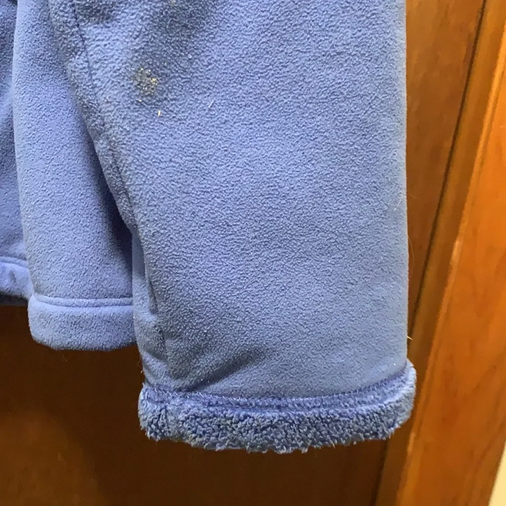 North Face Women’s Jacket. Fluffy inside. Soft and cuddly. Size large. - Picture 4 of 9